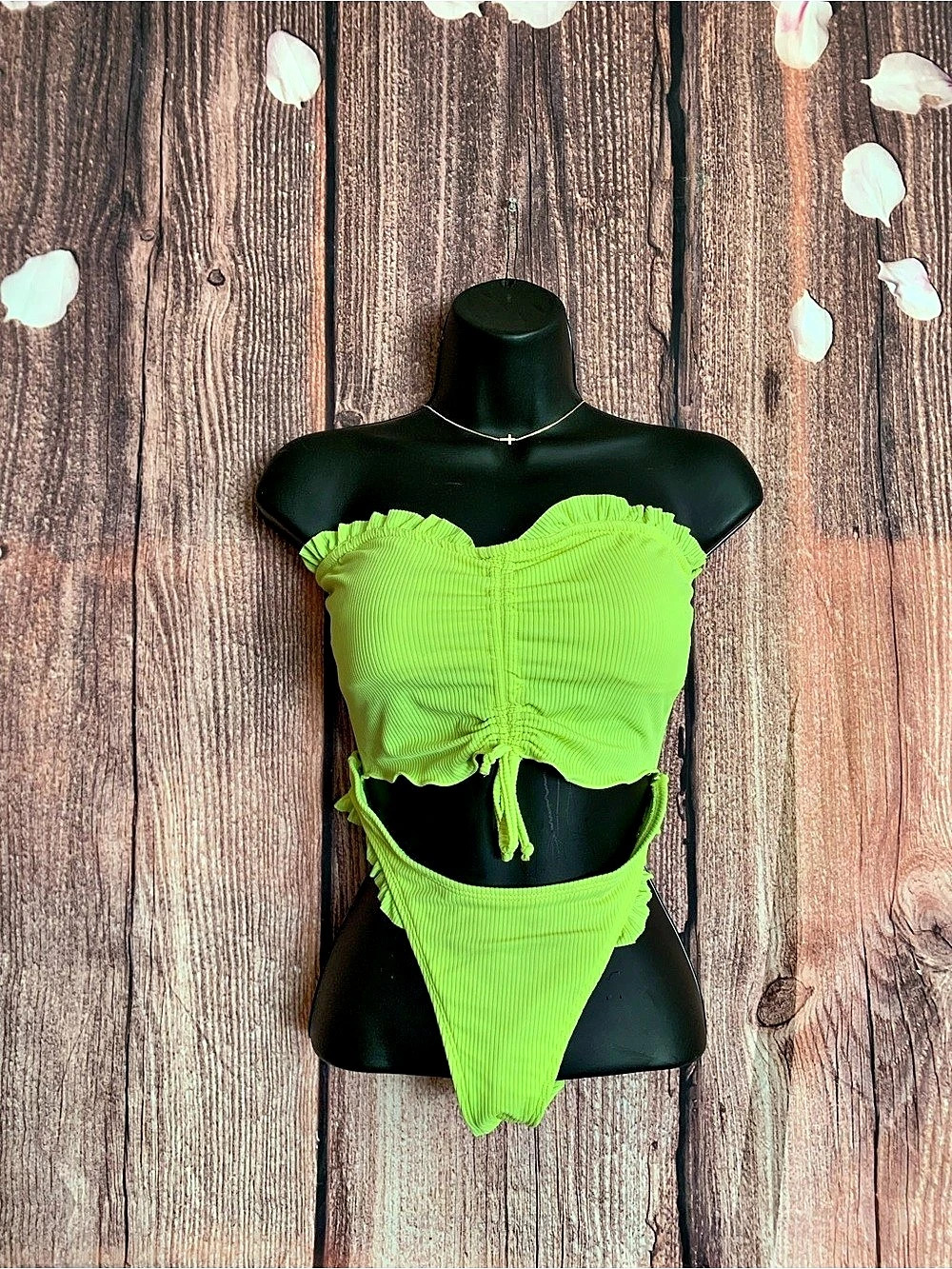No Boundaries Ruffled Ruched Bikini in Green Size Medium